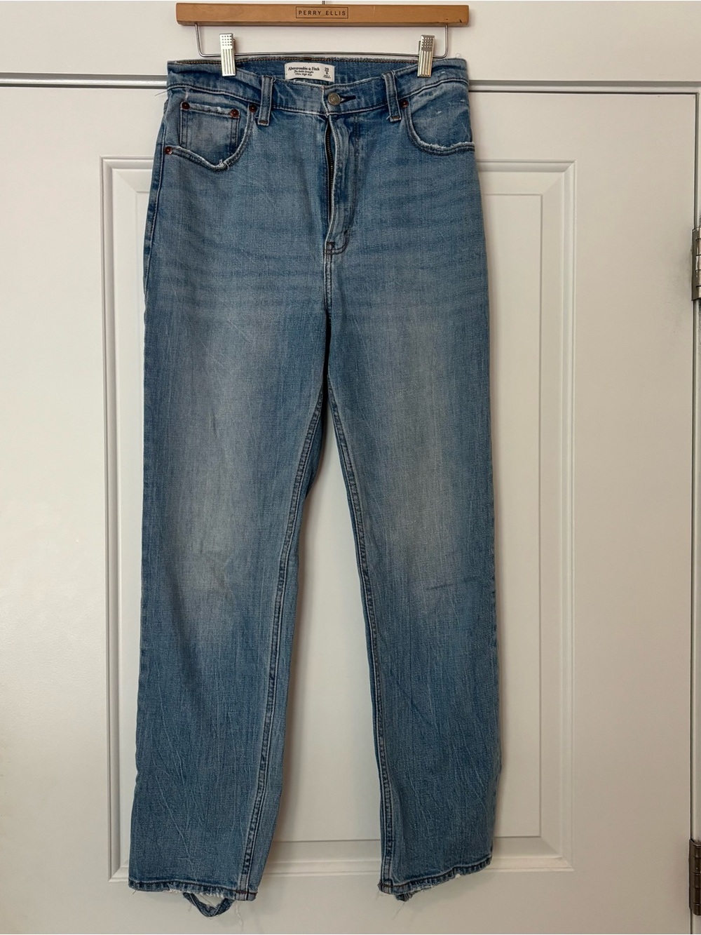 Abercrombie & Fitch Ultra High Rise Ankle Straight Jeans 29 8 Long Light